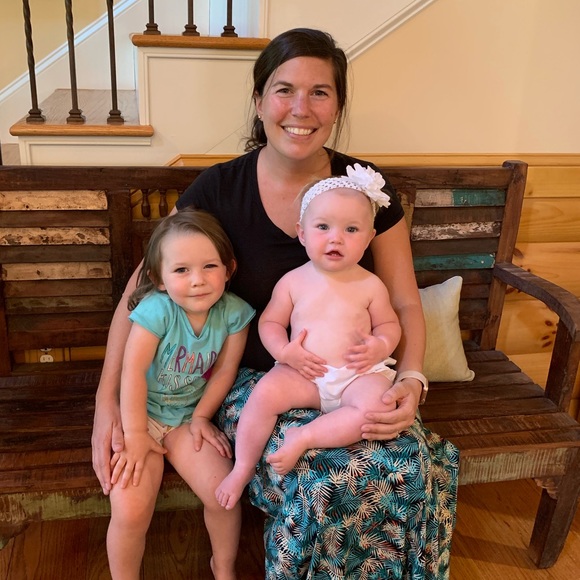 Meet your Posher, Amanda - Picture 2 of 5